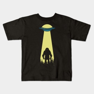 bigfoot ufo Abduction Sasquatch Kids T-Shirt